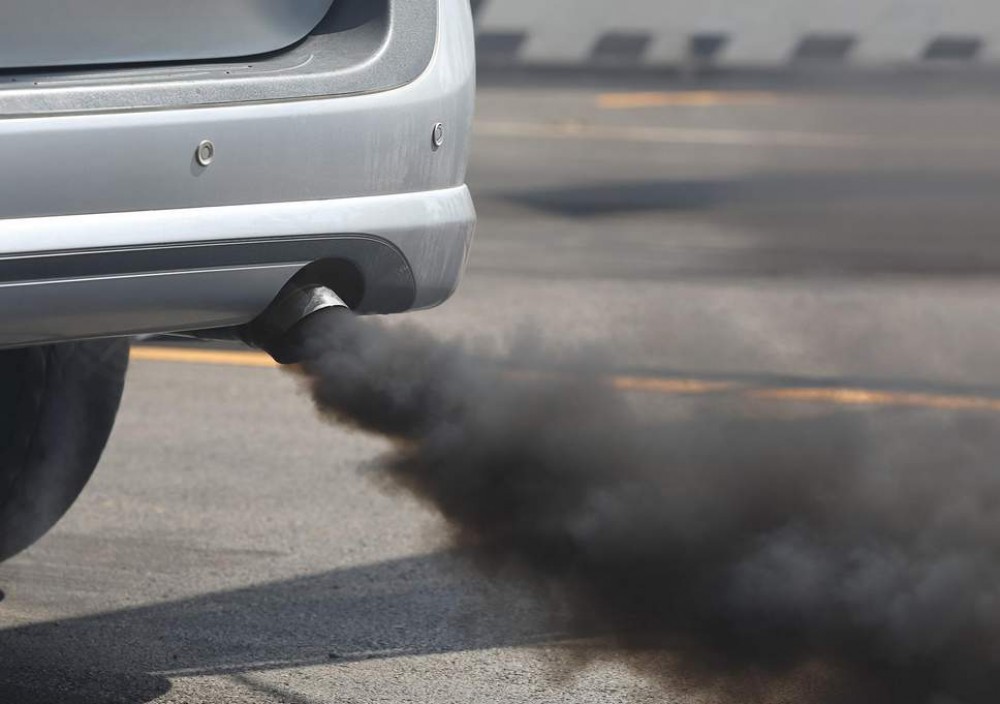 La sigur n-ai știut: Ce poluează mai mult benzina sau motorina?